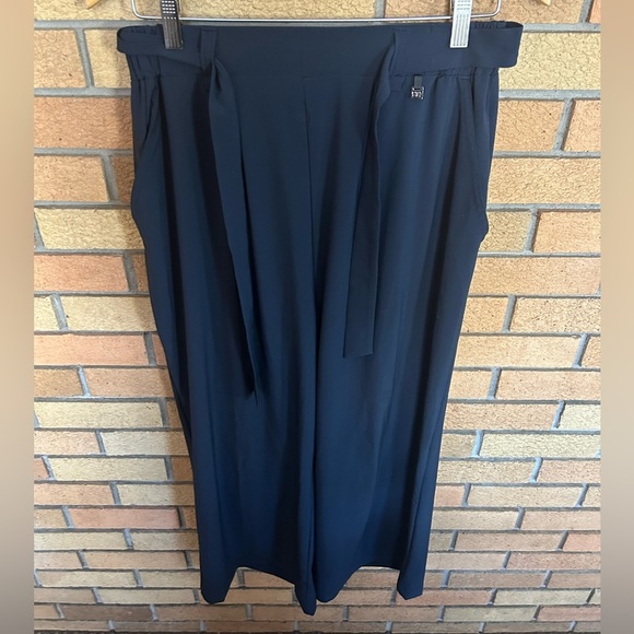 Helly Hansen Wide Leg Flowy Siren Culotte Pants Navy Blue Size Medium 34076-597 - Picture 2 of 7
